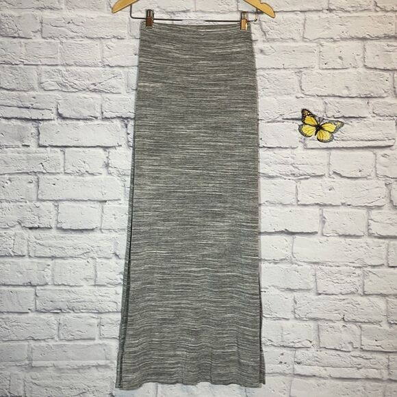 Garage Maxi Skirt in Heather Gray with Side Slits Size Extra Small. - Picture 4 of 7